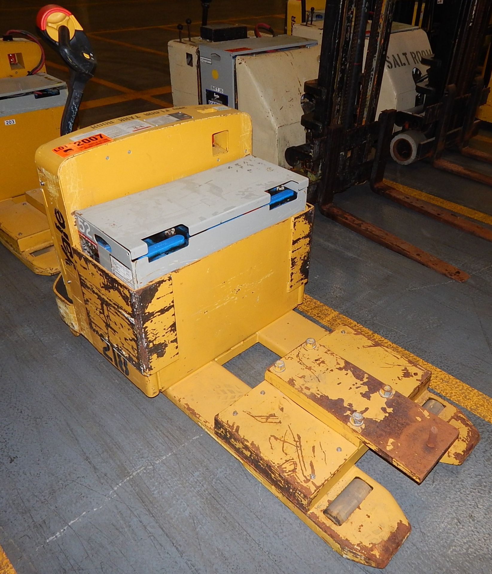 YALE MPW06LEN24T2736 ELECTRIC PALLET TRUCK WITH 6000LBS CAP (WAREHOUSE)