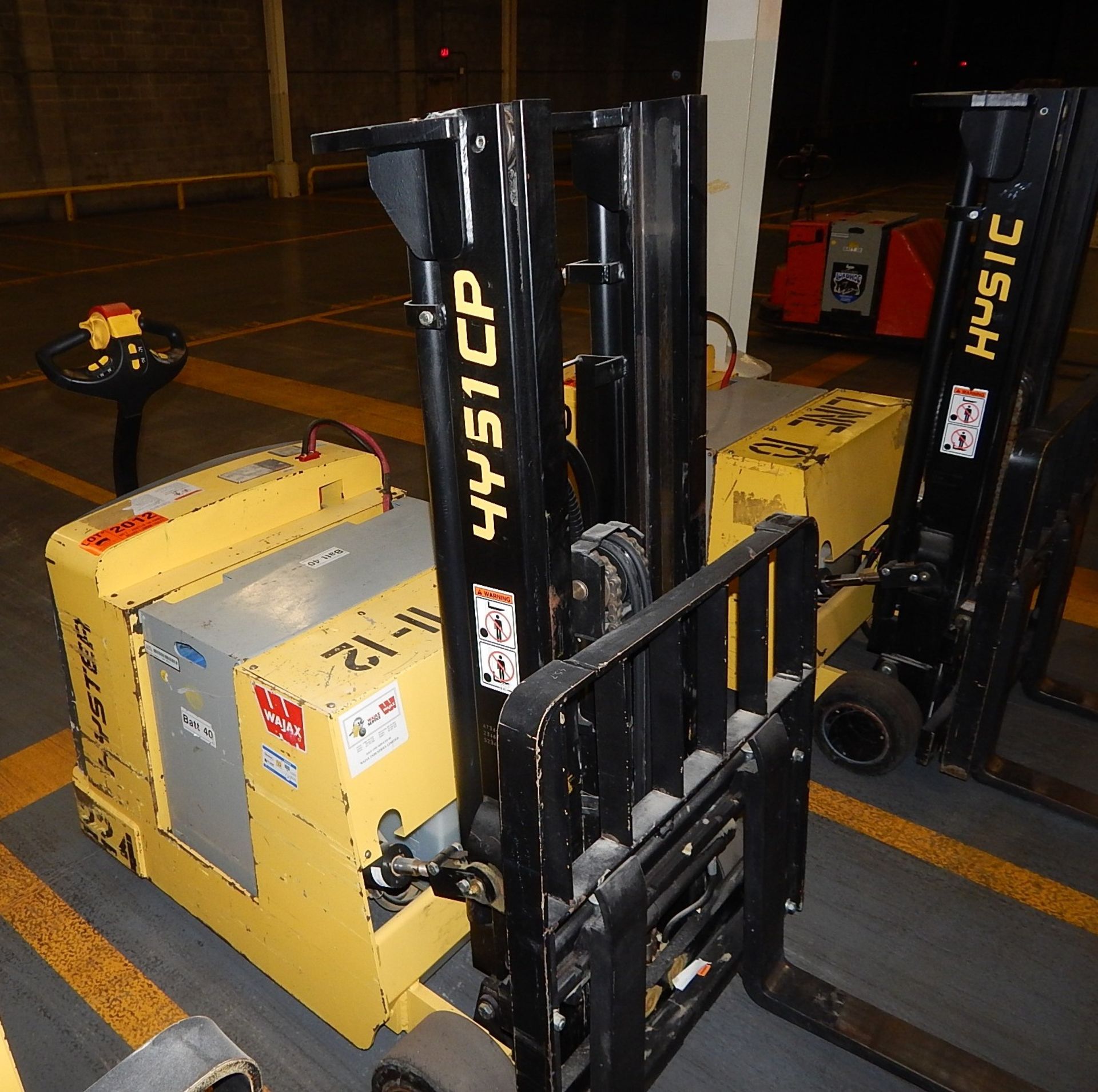 HYSTER ELECTRIC PALLET TRUCK WITH 94" REACH AND 2300LBS CAP (WAREHOUSE)