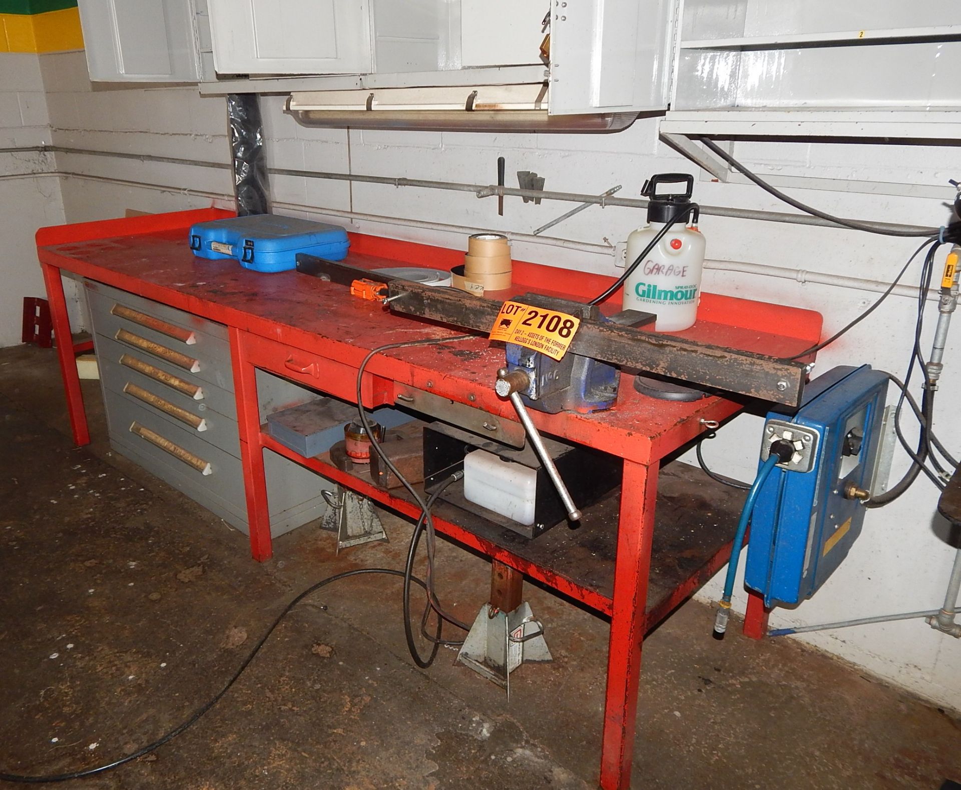 LOT/ WORKBENCH WITH VISE (BUILDING 36)
