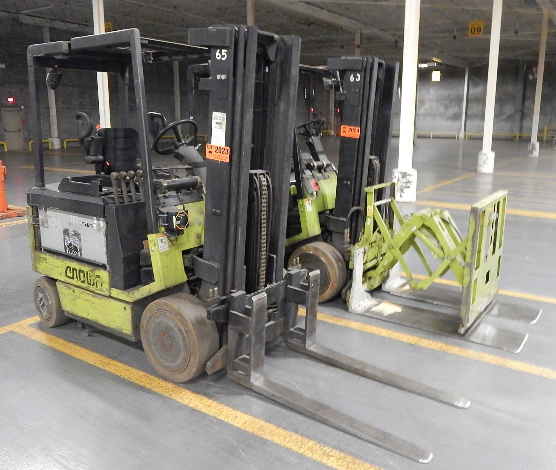 CROWN 40FCTT-188-S ELECTRIC FORKLIFT WITH 4000LBS CAP S/N:N/A (WAREHOUSE)