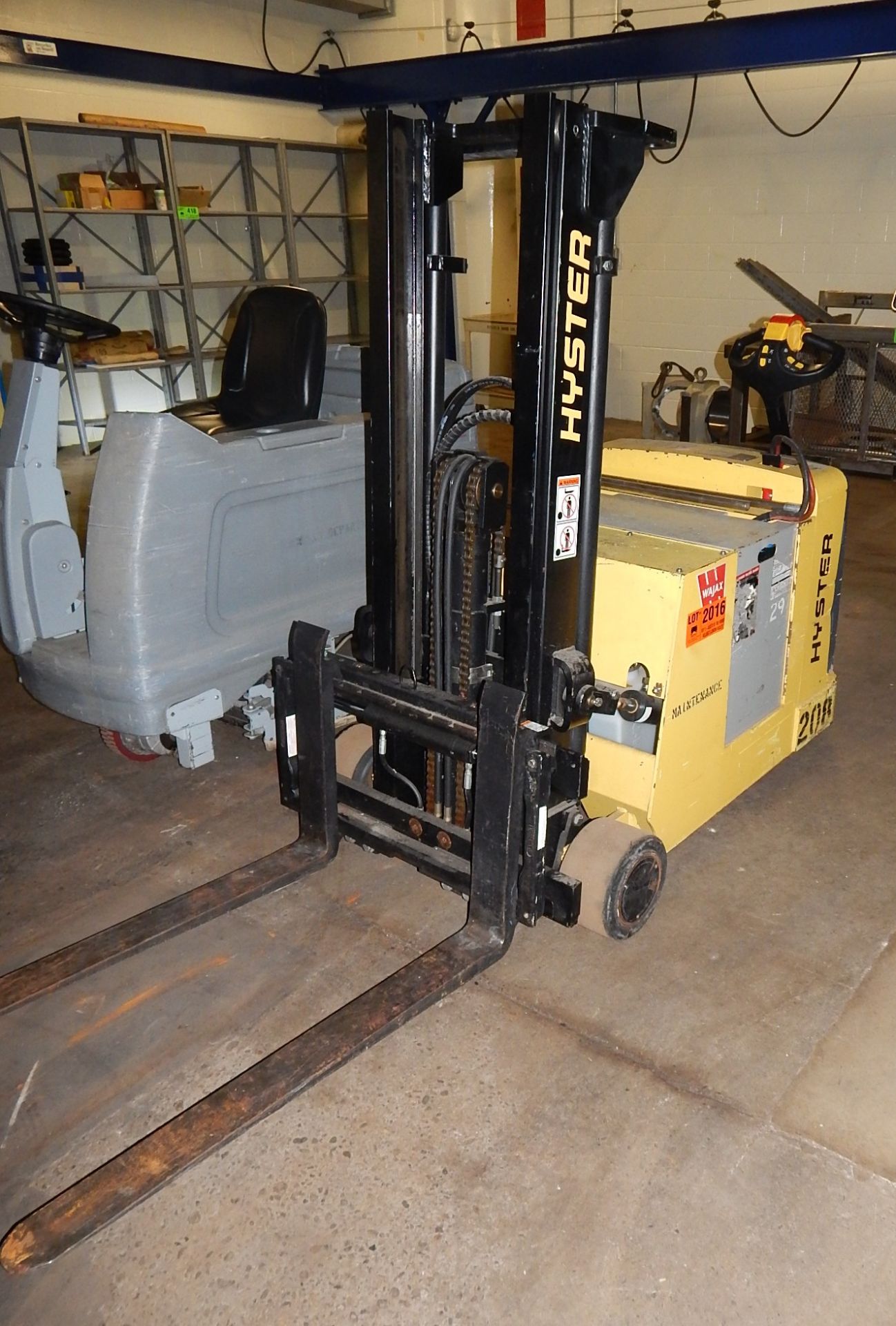 HYSTER ELECTRIC PALLET TRUCK WITH 94" REACH AND 2300LBS CAP (WAREHOUSE)