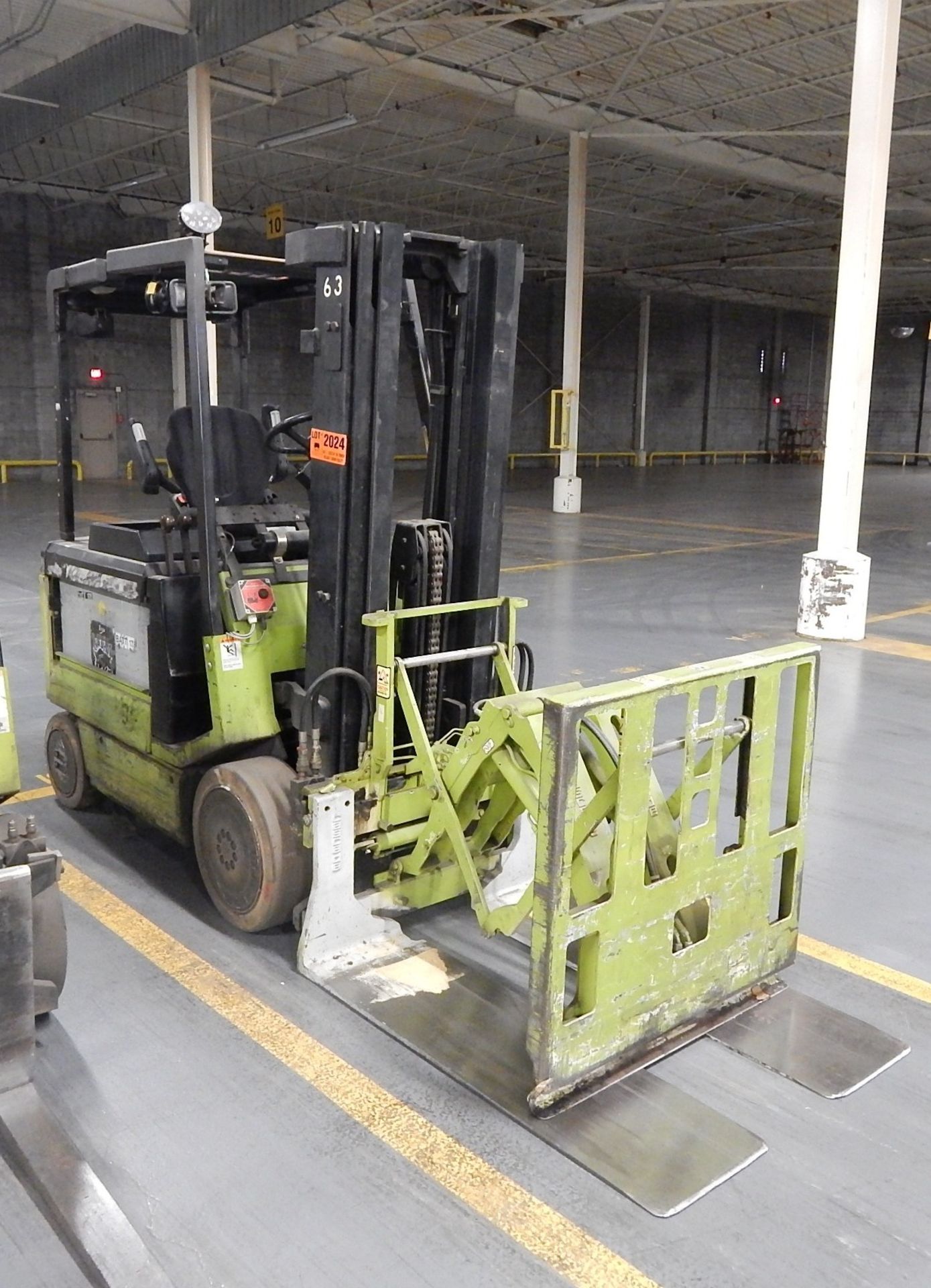 CROWN 40FCTT-188-S ELECTRIC FORKLIFT WITH 4000LBS CAP S/N:N/A (WAREHOUSE)