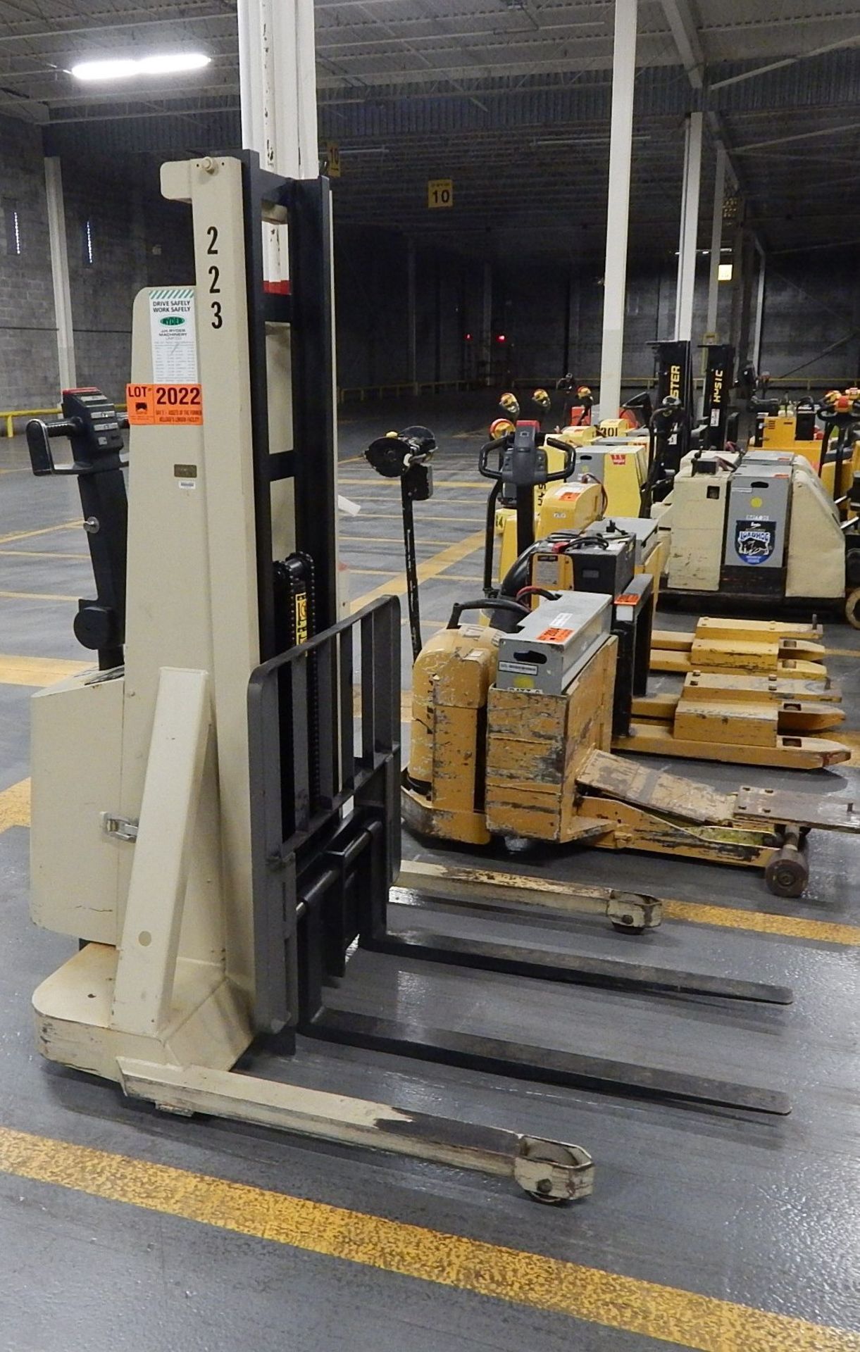 CROWN MT20 ELECTRIC REACH TRUCK WITH WITH 2000LBS CAP (WAREHOUSE)