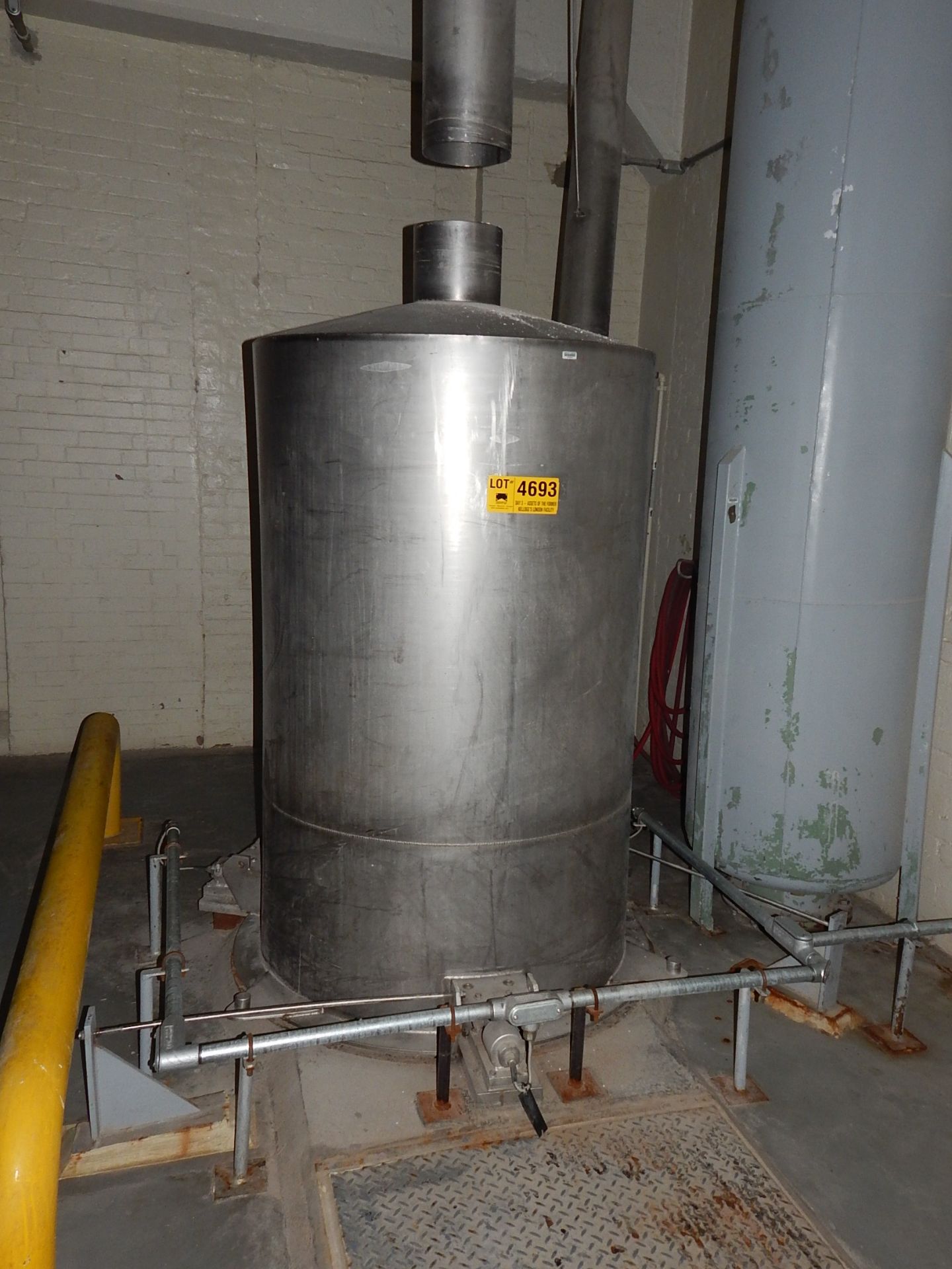 STAINLESS STEEL HOLDING TANK WITH LOAD CELLS (CI) (BUILDING 1A, 1)