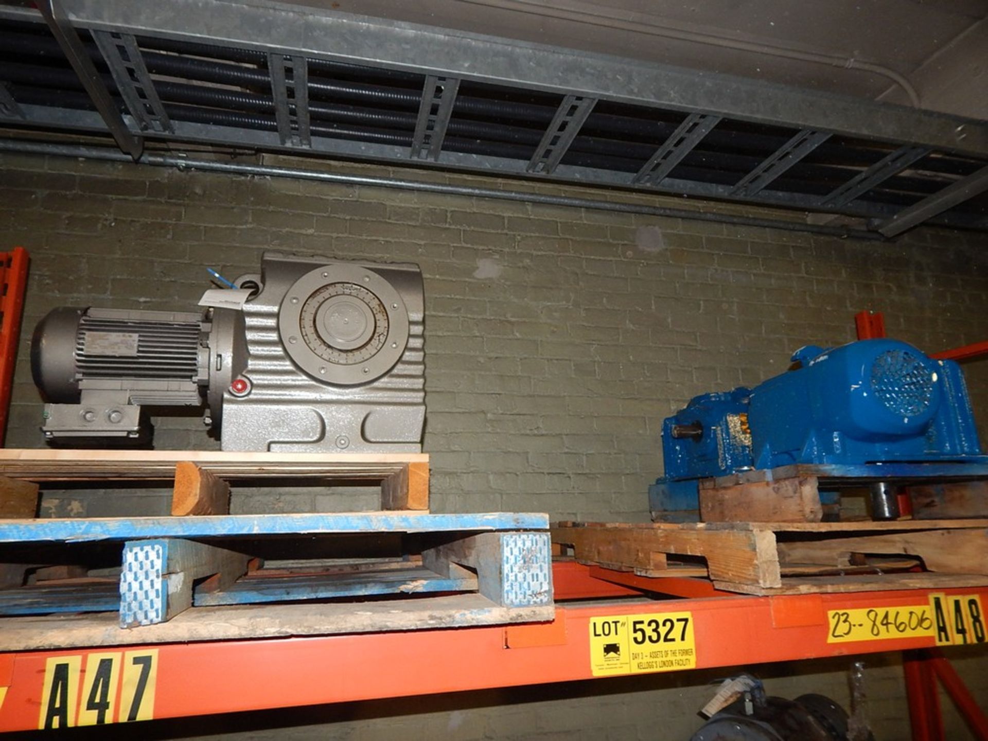 LOT/ ELECTRIC MOTOR AND (3) GEARBOXES (CI) (PILSBURY)