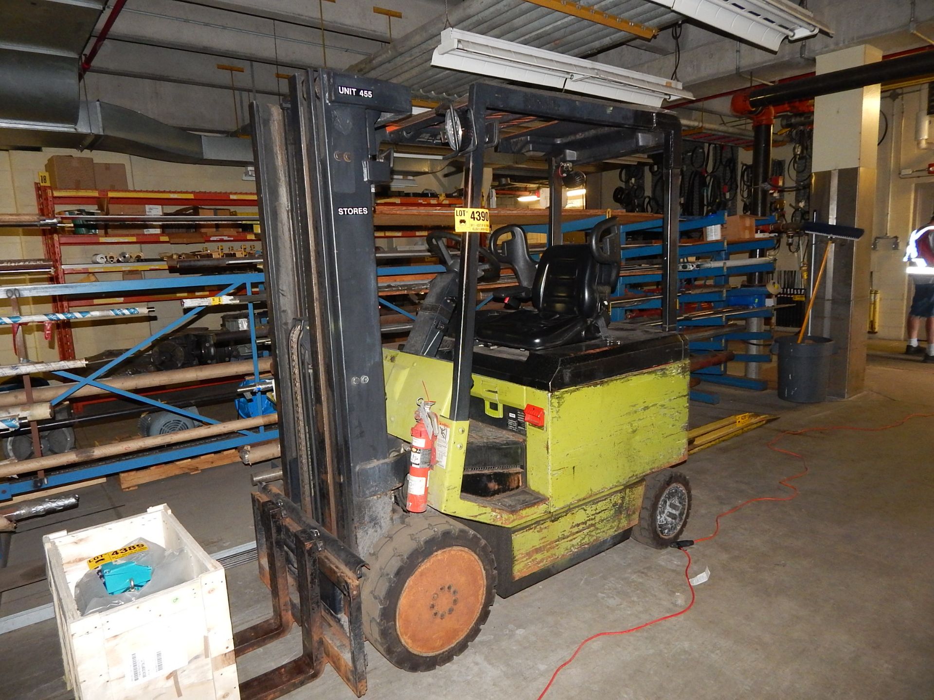 CROWN 40FCTT-188 ELECTRIC FORKLIFT (BUILDING 32, STORES)