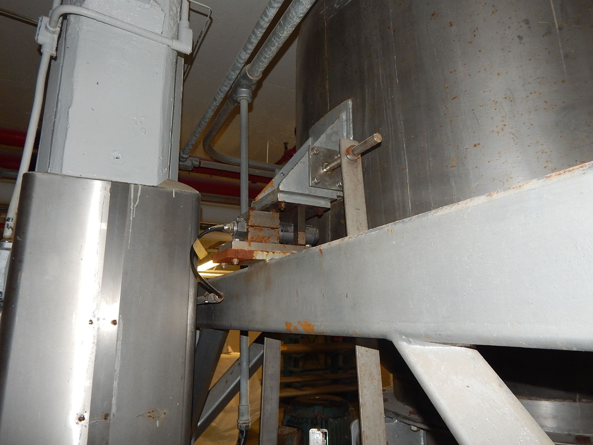 LOT/ RECEIVER BIN WITH VIBRATORY DISCHARGE AND AIRLOCK (CI) (BUILDING 1A, GROUND) - Image 4 of 4