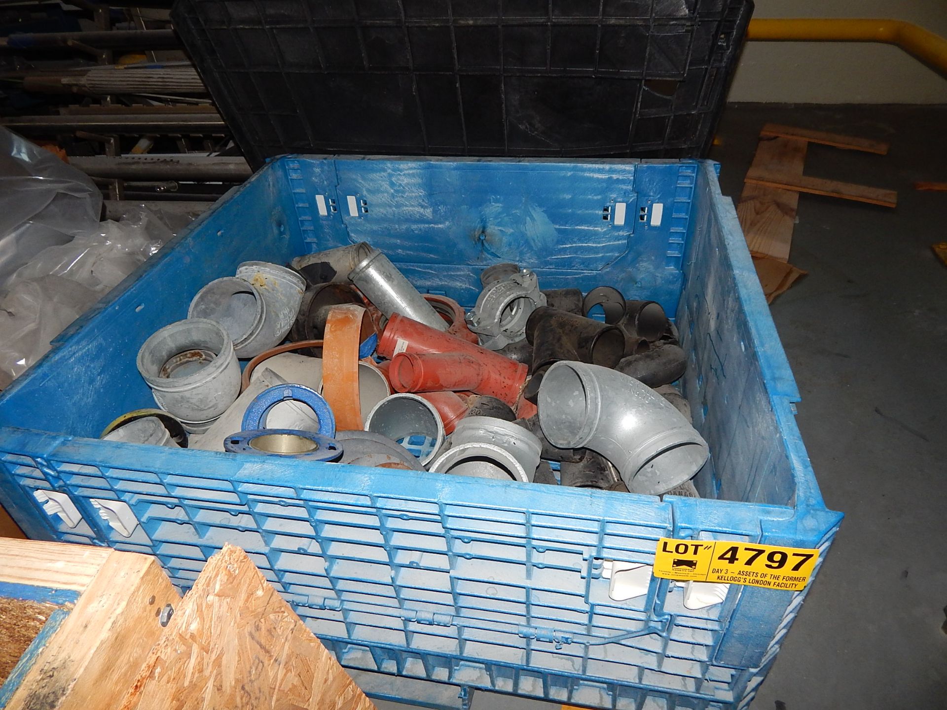 LOT/ BIN WITH CONTENTS CONSISTING OF STAINLESS STEEL ELBOWS (BUILDING 1A, GROUND)