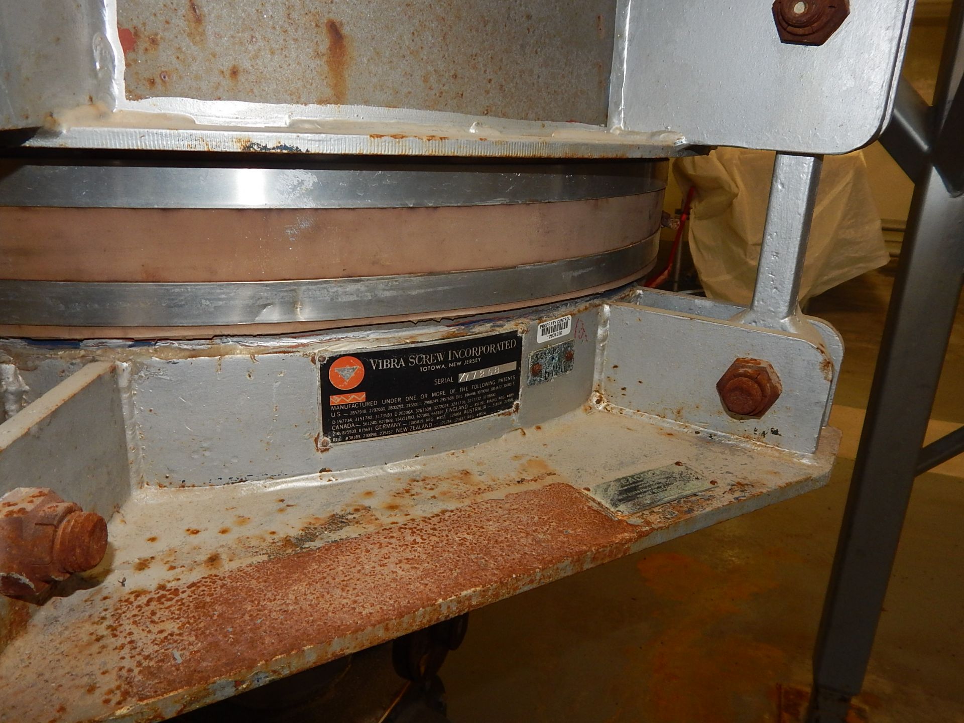 LOT/ RECEIVER BIN WITH VIBRATORY DISCHARGE AND AIRLOCK (CI) (BUILDING 1A, GROUND) - Image 2 of 4