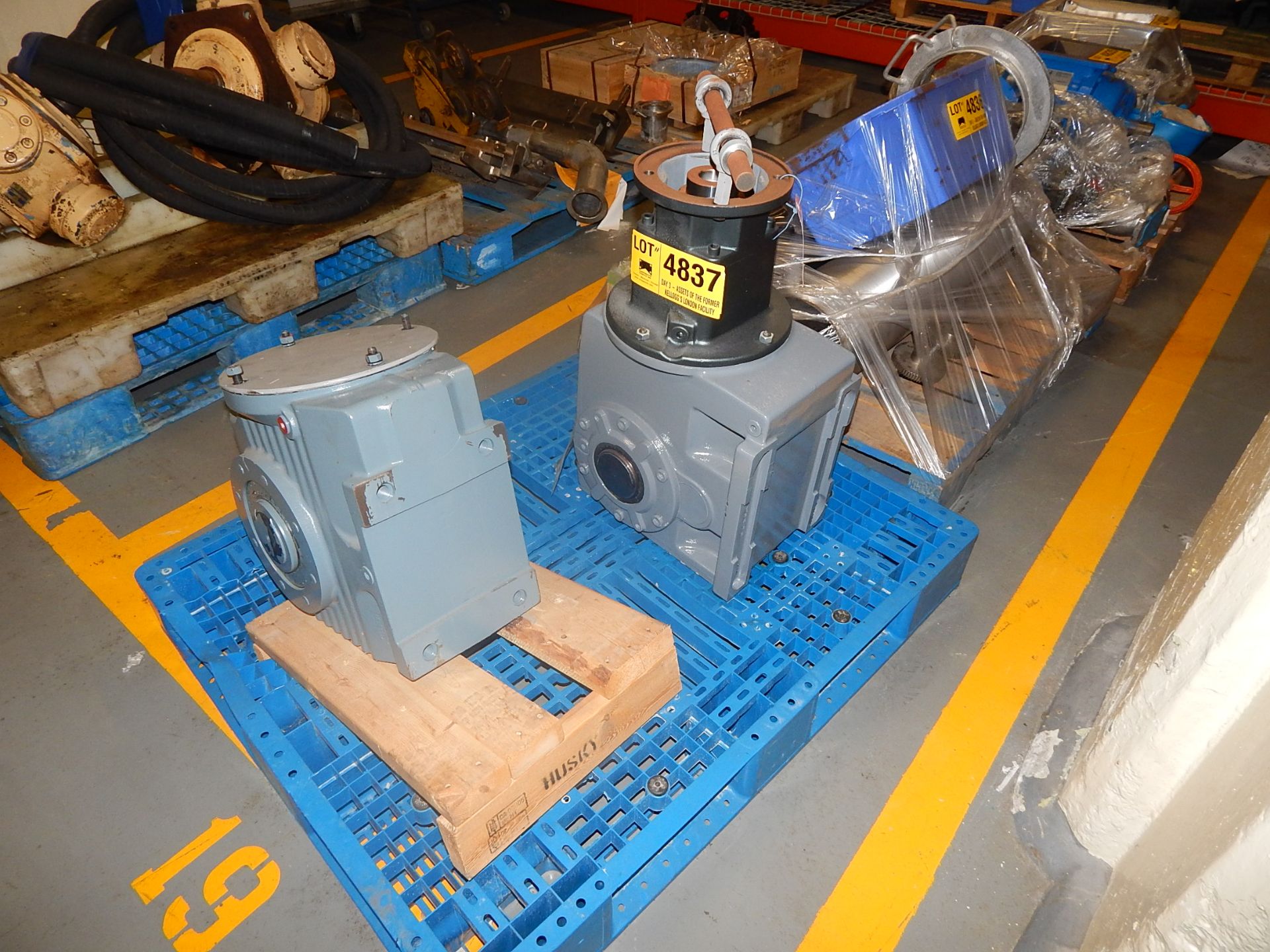 LOT/ CONTENTS OF SKID CONSISTING OF (2) GEAR BOXES (BUILDING 1A, GROUND)