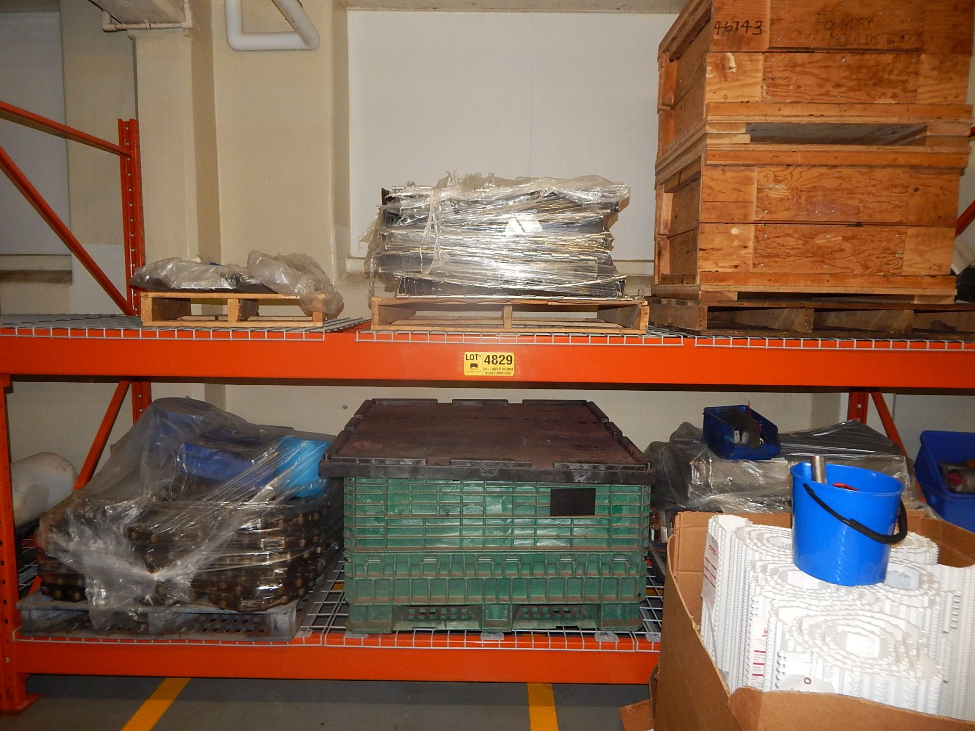LOT/ CONTENTS OF SHELF CONSISTING OF MOULDS, PLASTIC BELT , CHAIN AND STAINLESS STEEL BELT (BUILDING