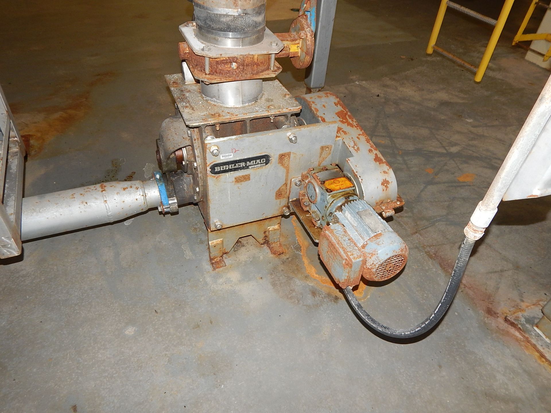 LOT/ RECEIVER BIN WITH VIBRATORY DISCHARGE AND AIRLOCK (CI) (BUILDING 1A, GROUND) - Image 3 of 4