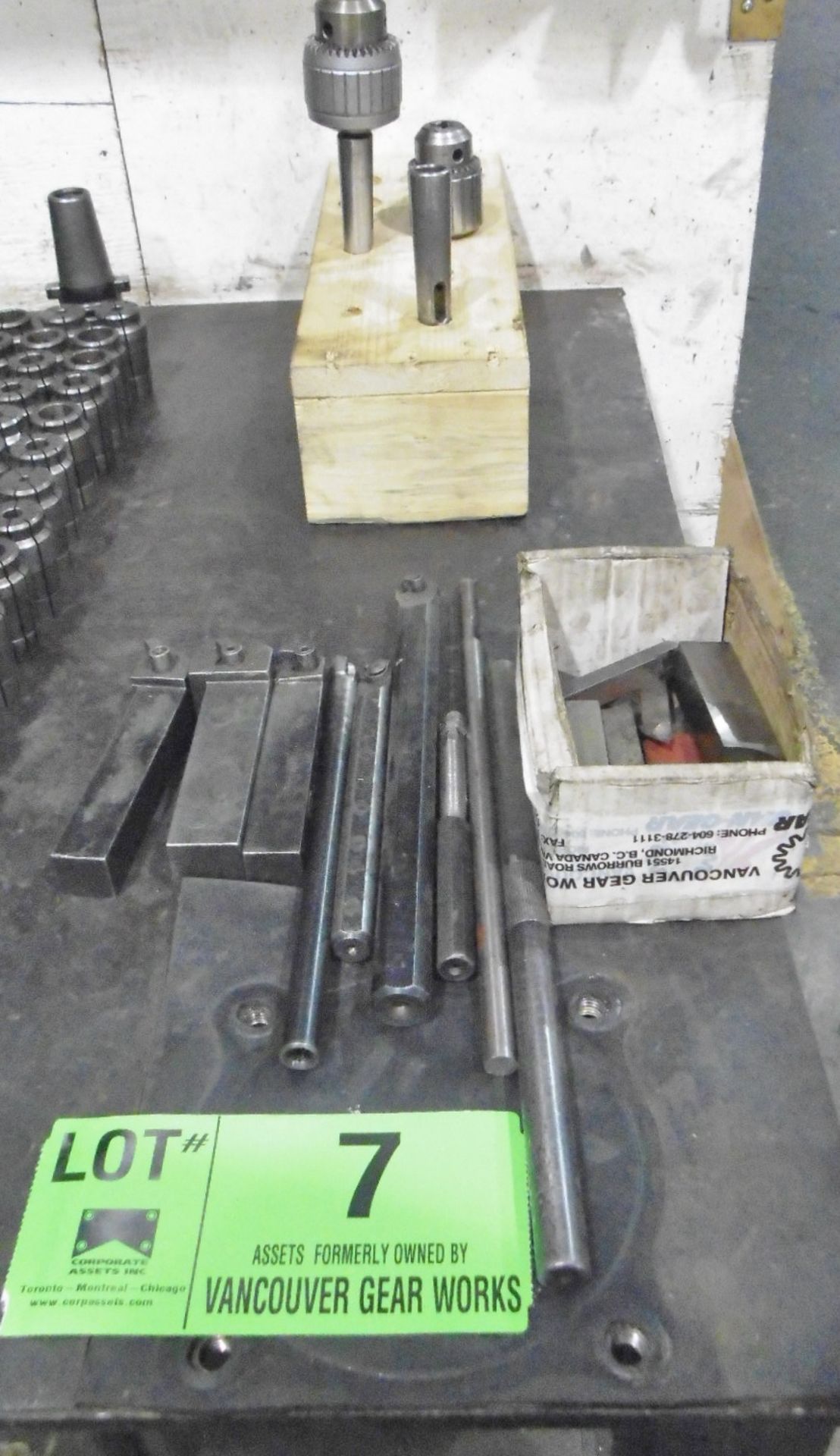 LOT/ CARBIDE TIPPED CUTTING TOOLS WITH DRILL CHUCKS