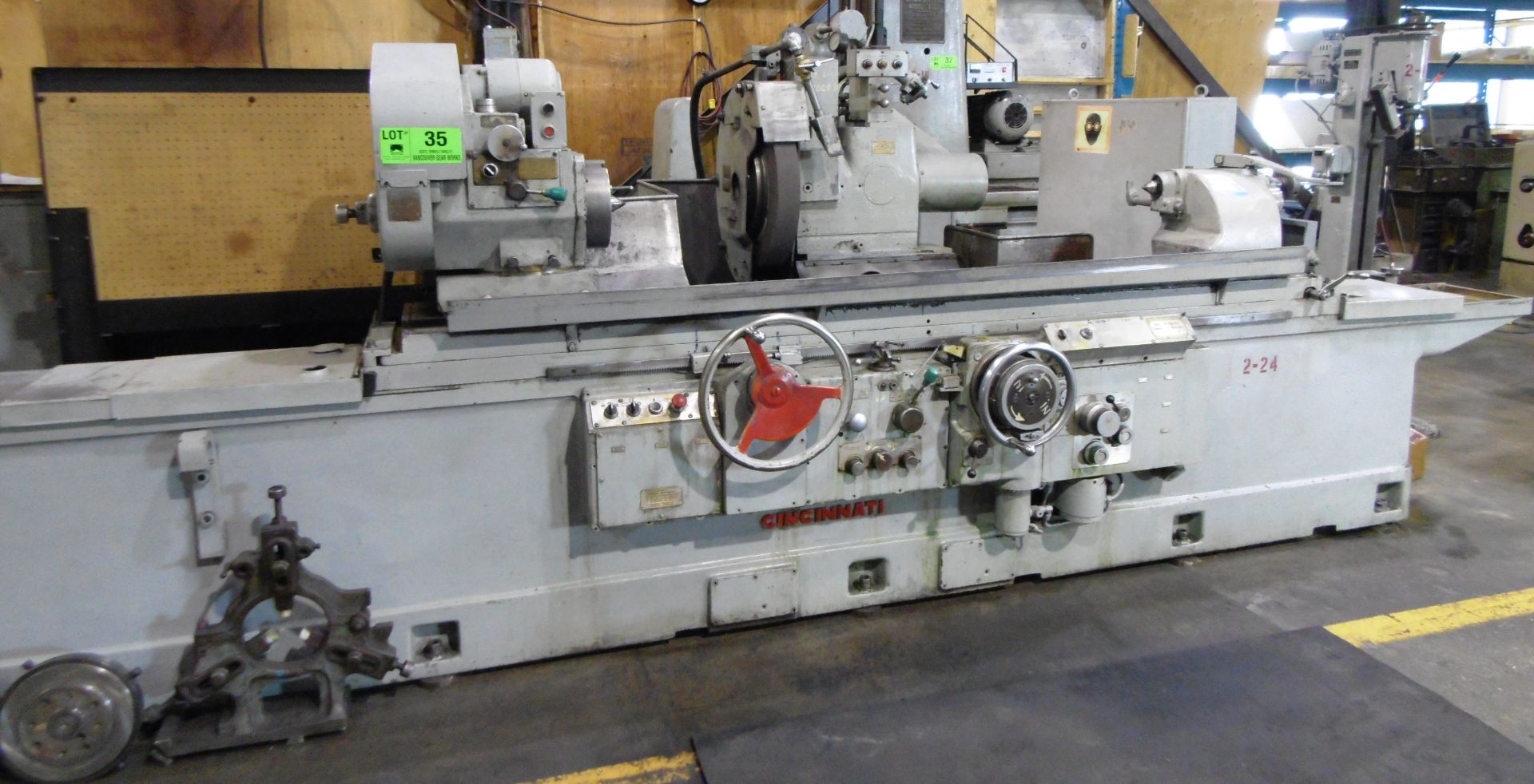 CINCINNATI 1872 hydraulic cylindrical grinder with 18" swing, 72" centers, 3" x 20" wheel, s/n: