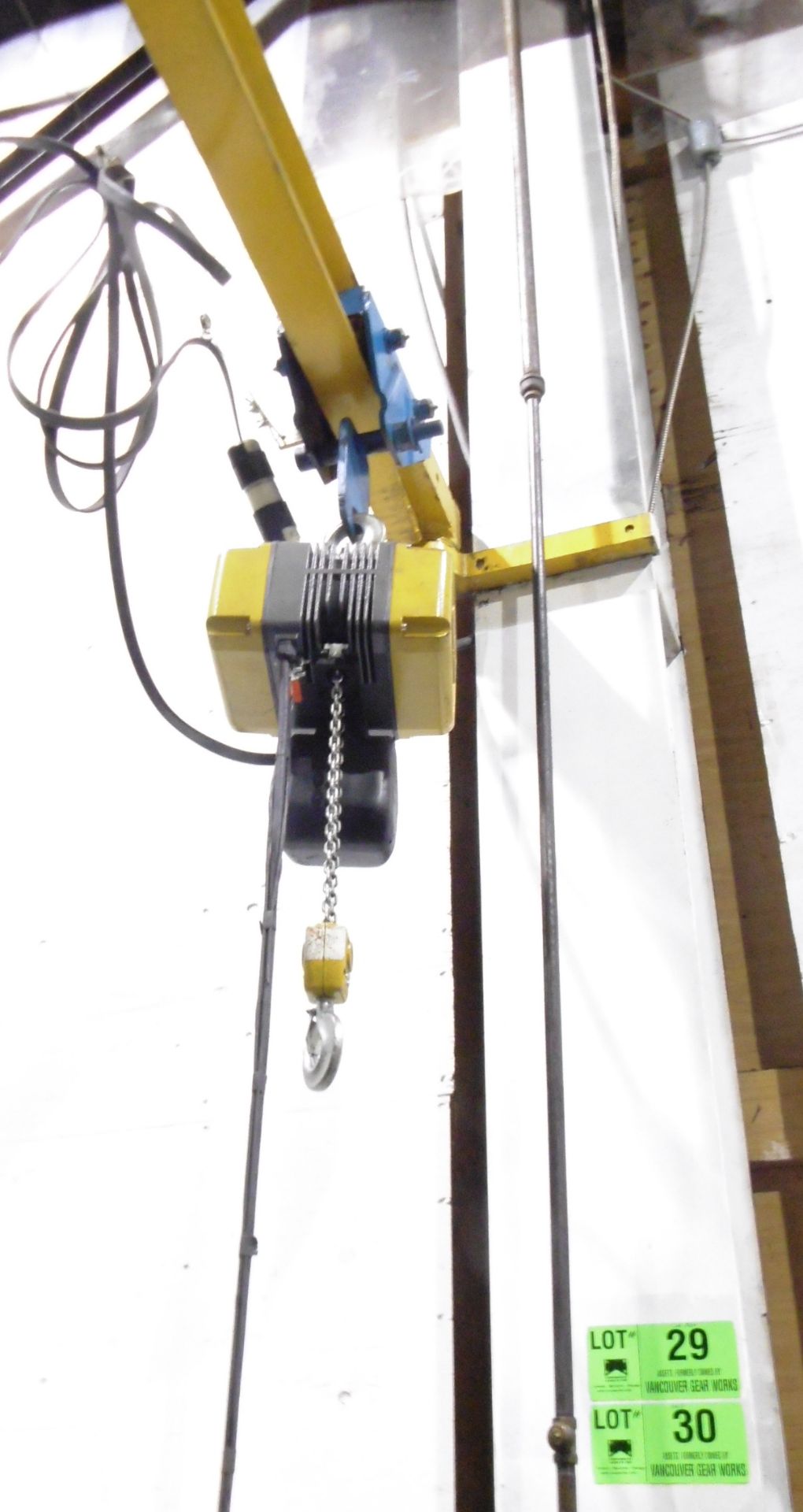 GIS 500LB ELECTRIC HOIST WITH TROLLEY (CI)