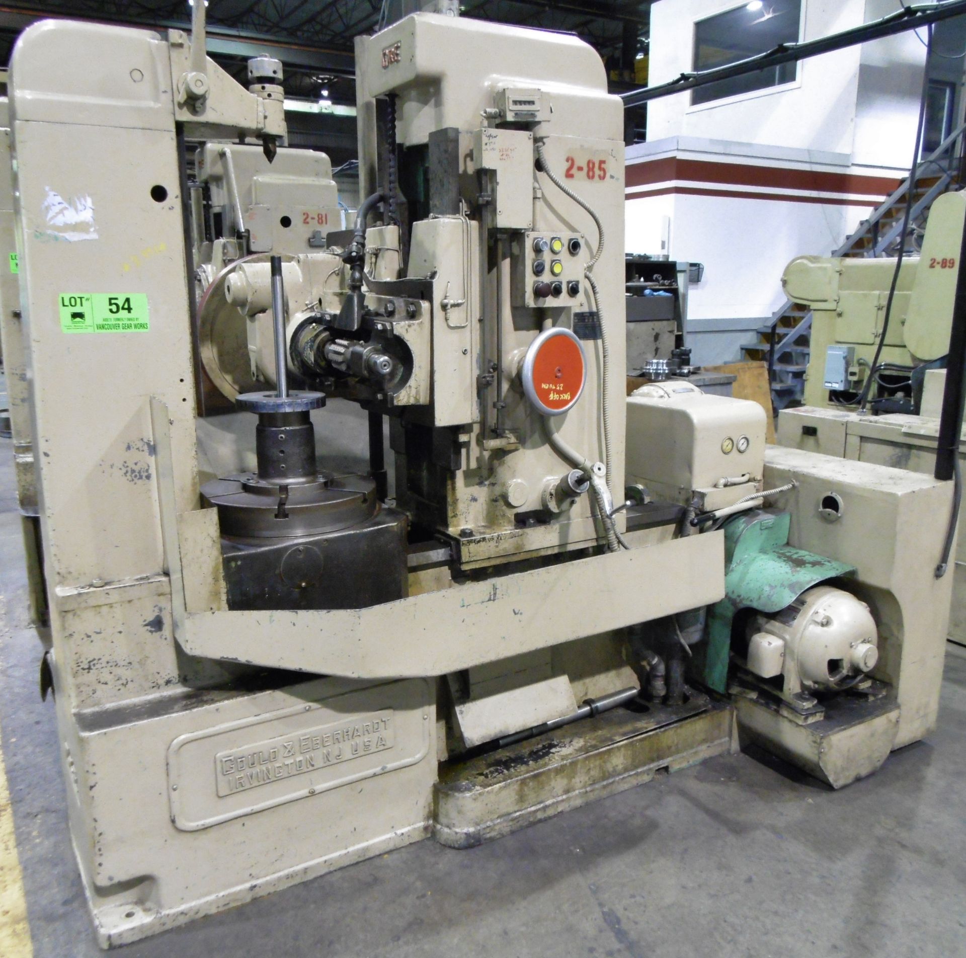 GOULD & EBERHARDT 24HS gear hobber with max depth 4, 32â€ max gear dia, 18â€ dia work table,