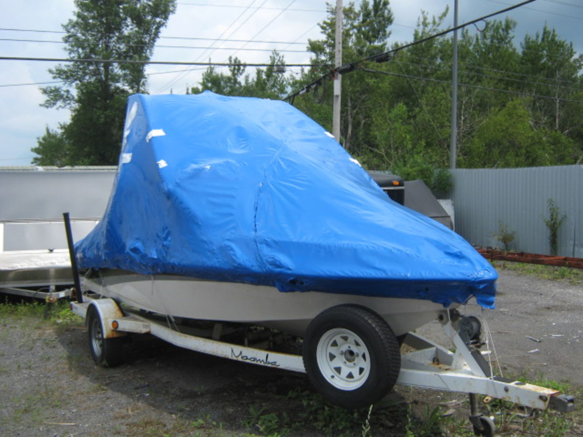 MALIBU (2006) RESPONSE 210 LXI 21' SKI BOAT WITH 320 HP INBOARD  (TRAILER NOT AVAILABLE)