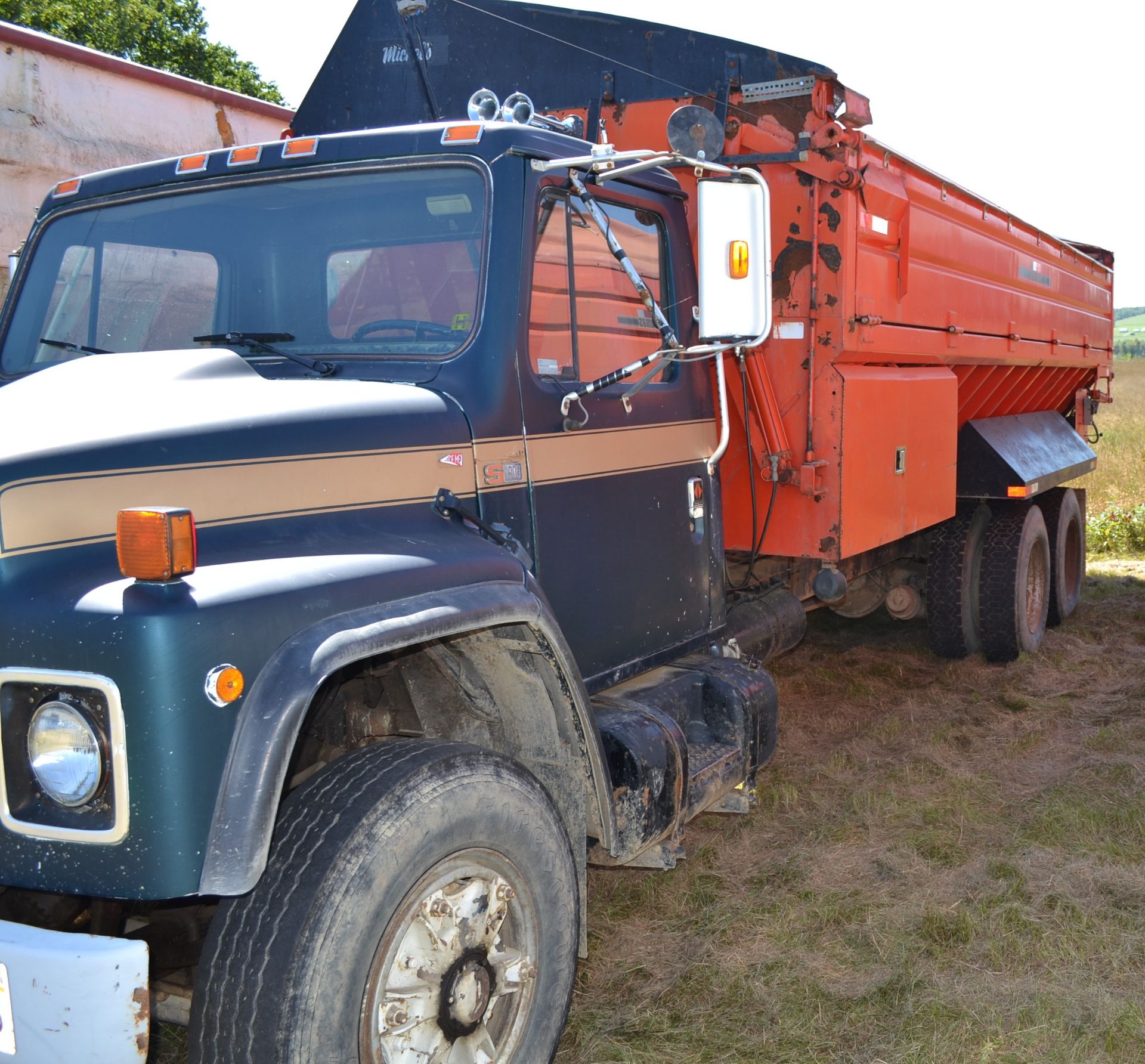 INTERNATIONAL (1989) POTATO TRUCK VIN - 1HTLKZ3T2KH637948 - Image 2 of 7