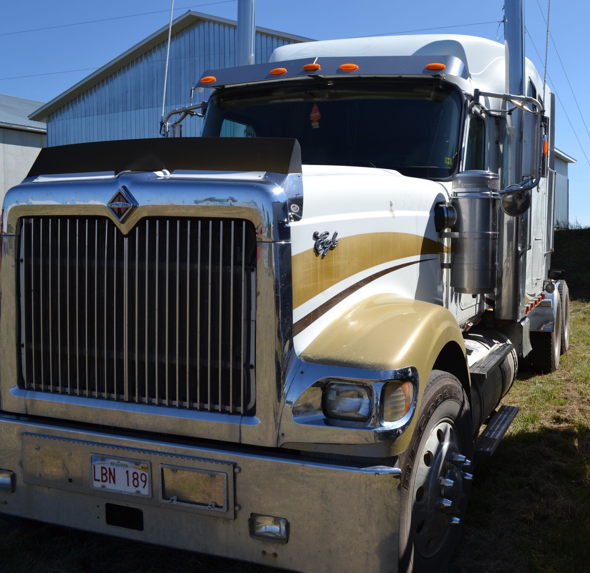 INTERNATIONAL  (2005)  EAGLE TANDEM HIGHWAY TRACTOR VIN - 2HSCHAPR85C028555 - Image 2 of 4