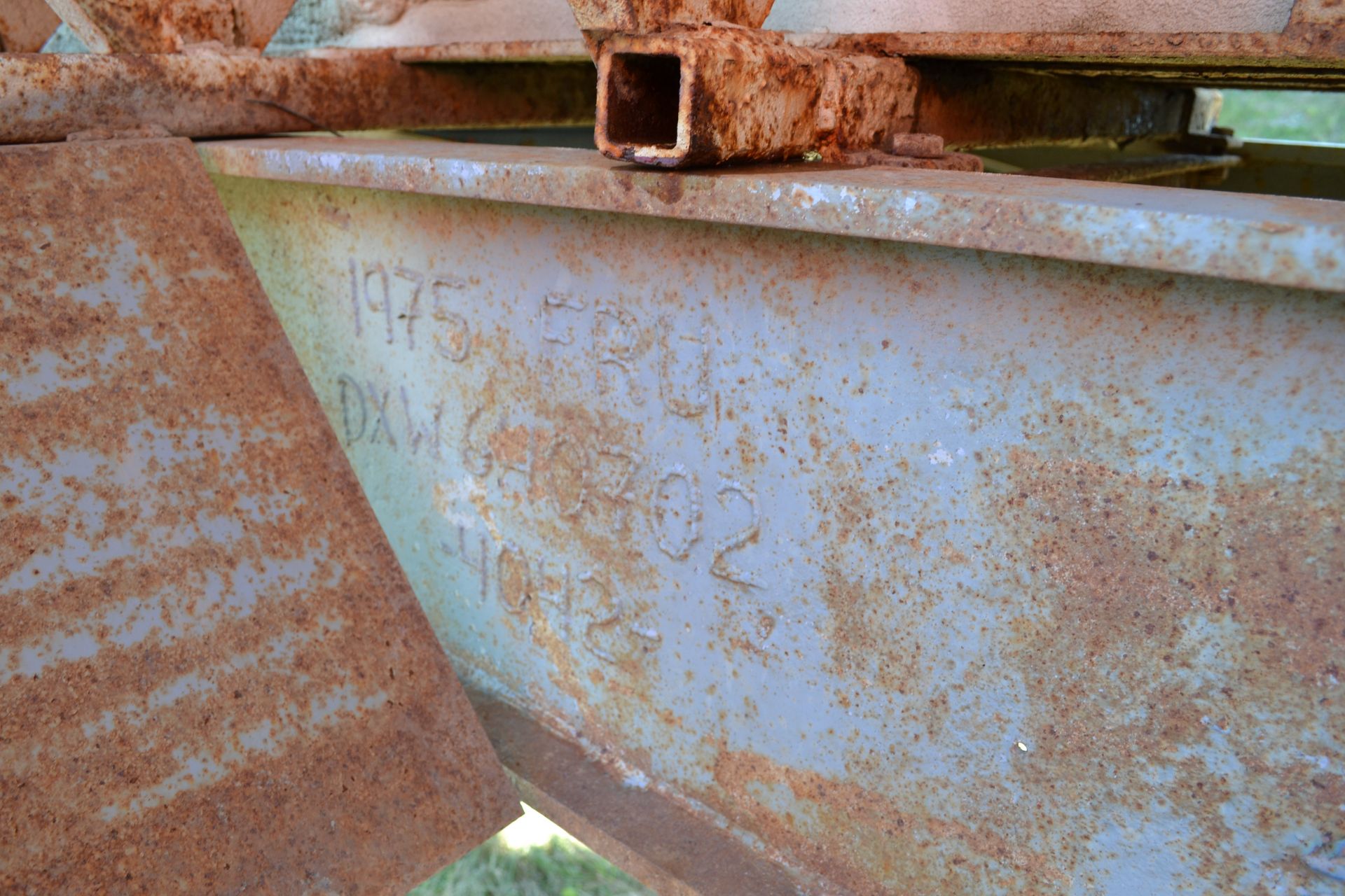 FRUEHAUF (1973) CHASSIS TRAILER W/ LIVE BOTTOM POTATO BOX VIN - DXW640702-4042 - Image 6 of 6