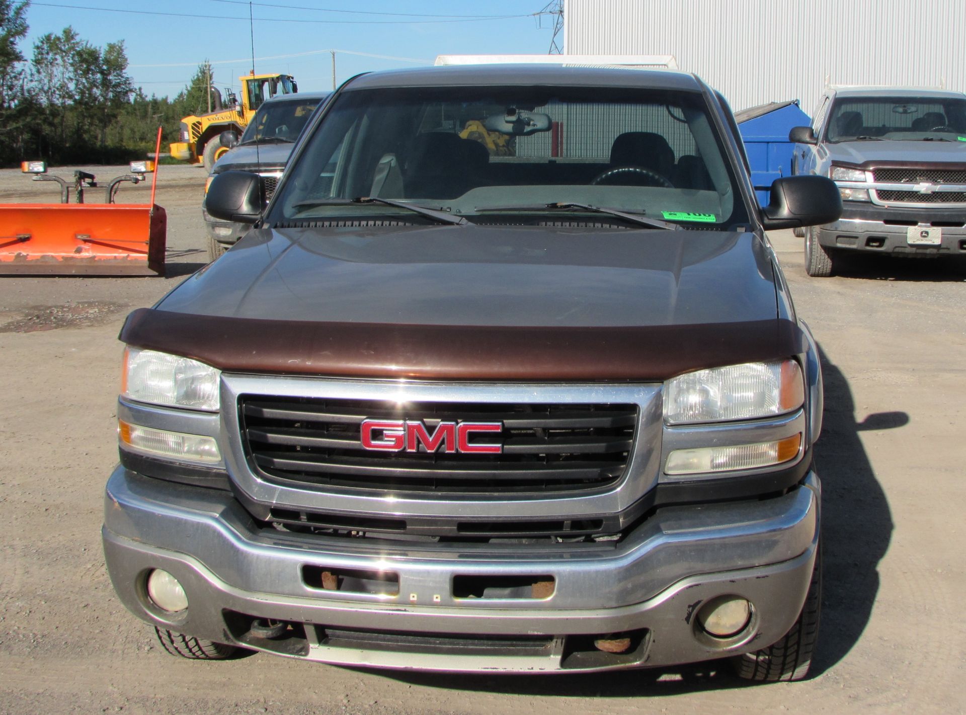 2003 GMC SIERRA PICK UP C/W 4X4, 6.0L ENGINE,  FULL SIZE BOX, BOX LINER, RUNNING BOARDS, APPROX. - Image 2 of 7