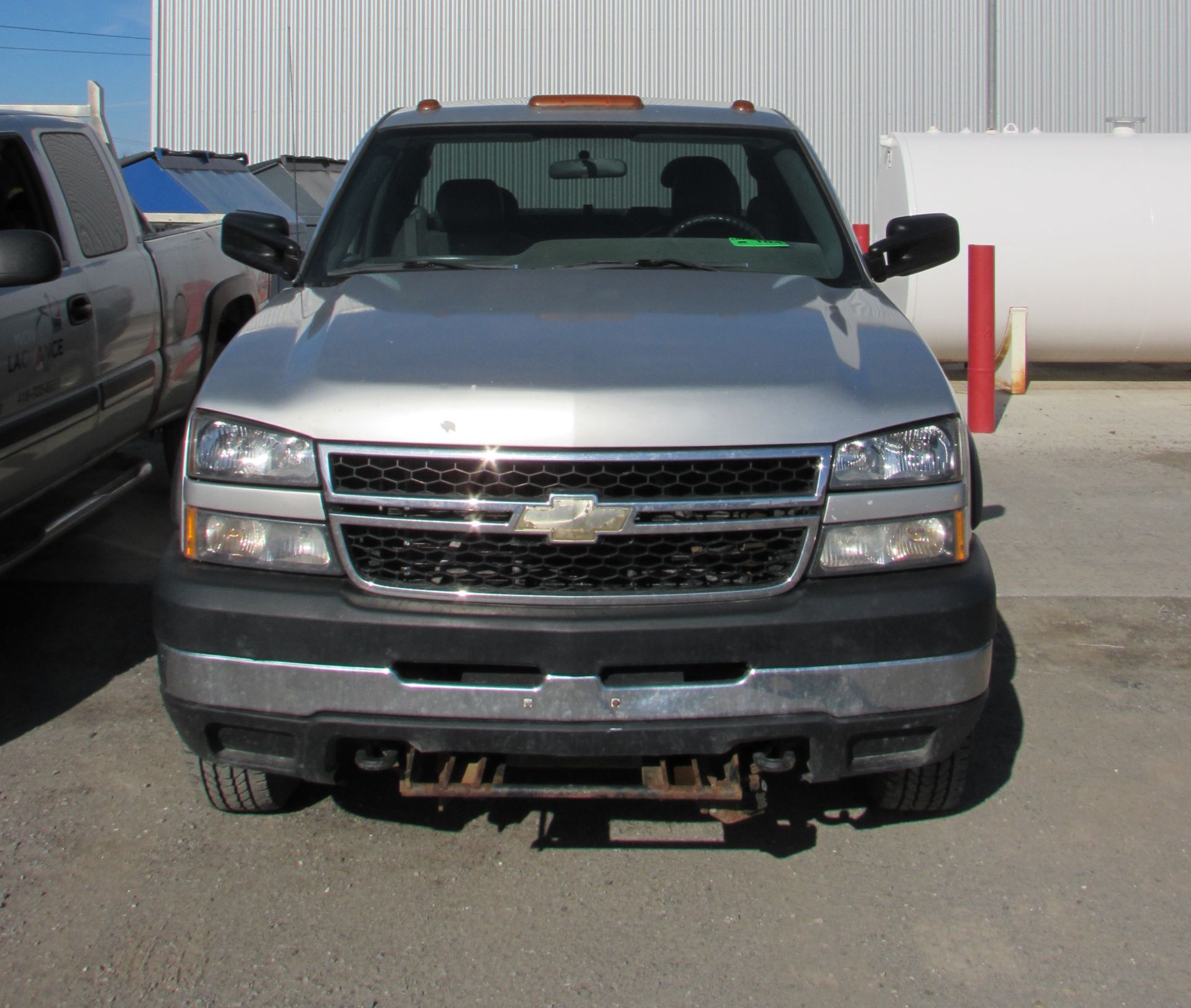 2007 CHEVY SILVERADO 2500HD PICK UP C/W EXTENDED CAB, 4X4, APPROX. 197,000KM (SHOWING ON METER) - Image 2 of 6