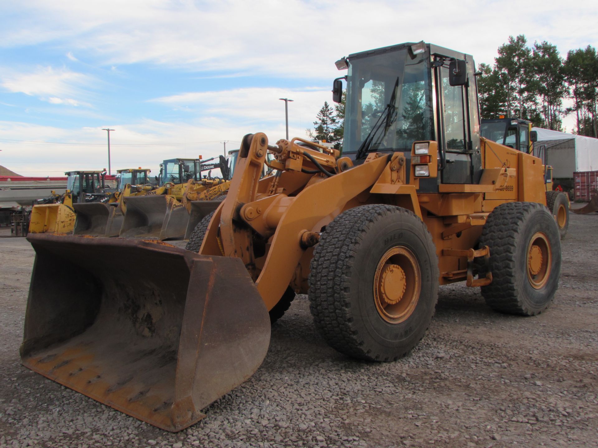 1995 CASE 721B WHEEL LOADER C/W 6 CYLINDER CASE 6T-830 140 HP ENGINE, APPROX. 12,356 HRS (SHOWING ON