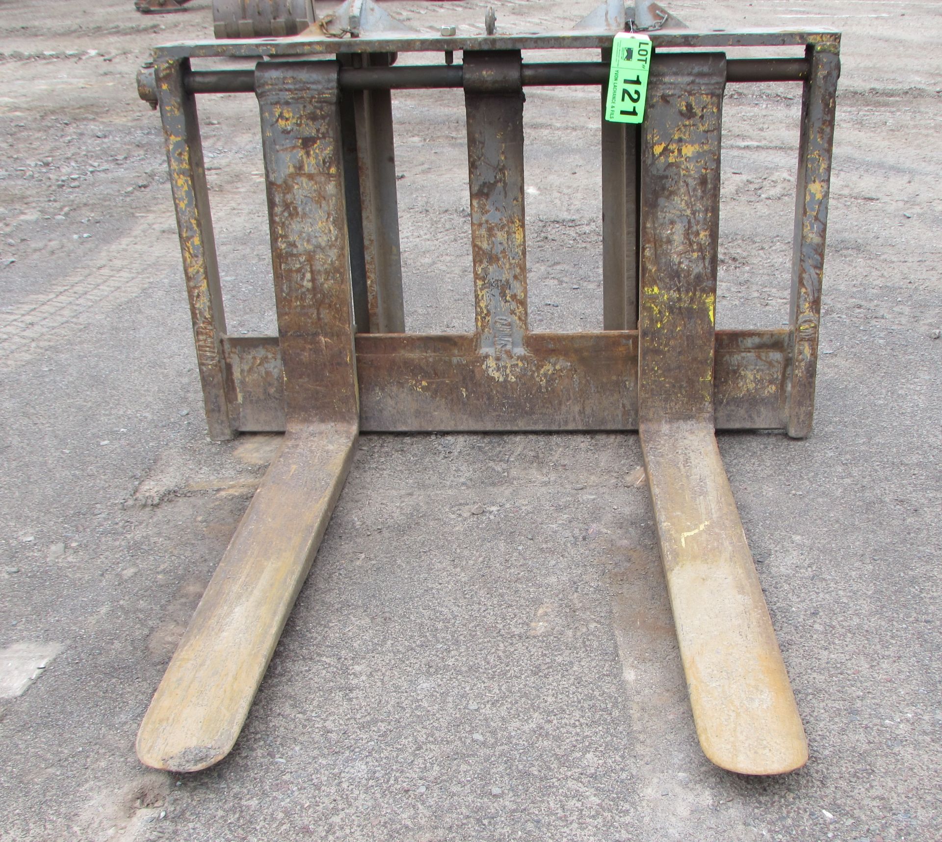 LOADER FORK ATTACHMENT C/W 52" X 7" FORKS