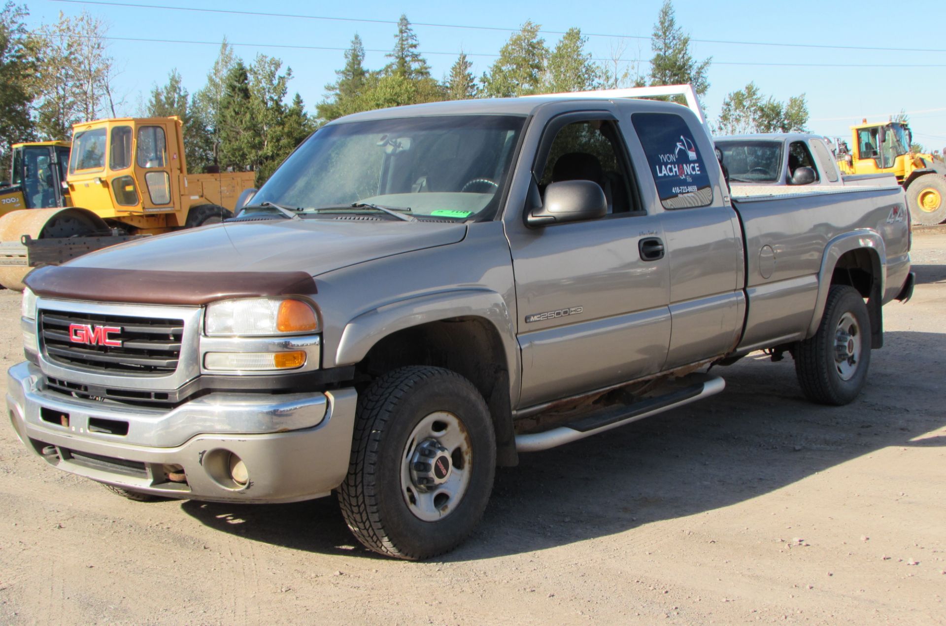 2003 GMC SIERRA PICK UP C/W 4X4, 6.0L ENGINE,  FULL SIZE BOX, BOX LINER, RUNNING BOARDS, APPROX.