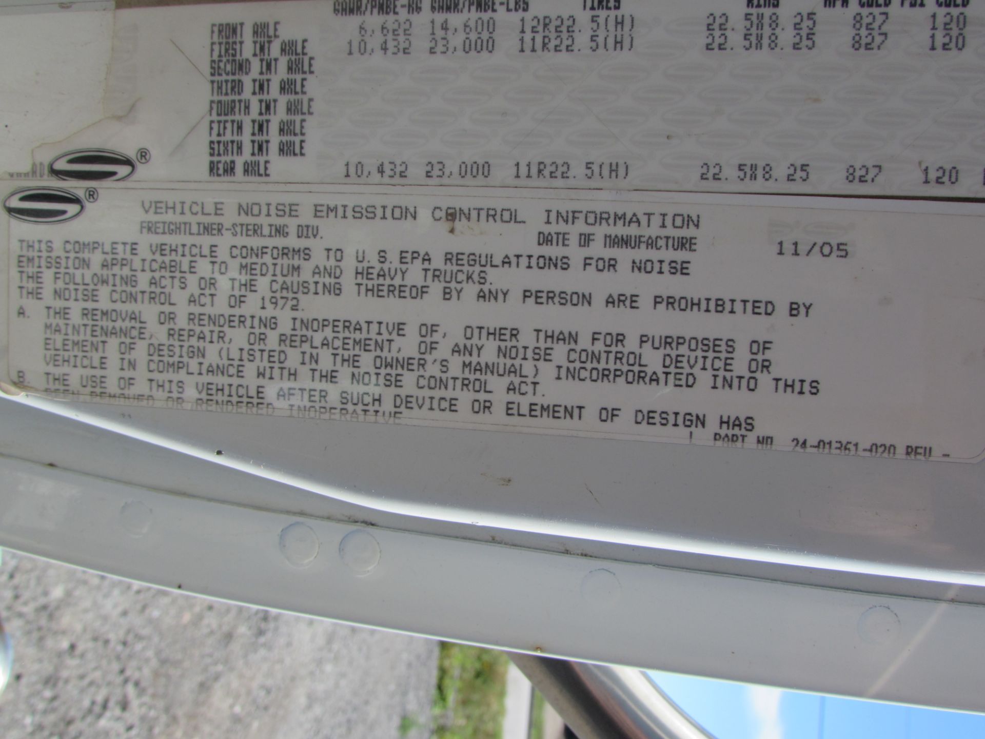 2006 STERLING LT9500 TANDEM AXLE DAYCAB TRACTOR C/W MERCEDES BENZ OM-460LA 435HP DIESEL ENGINE, - Image 3 of 5