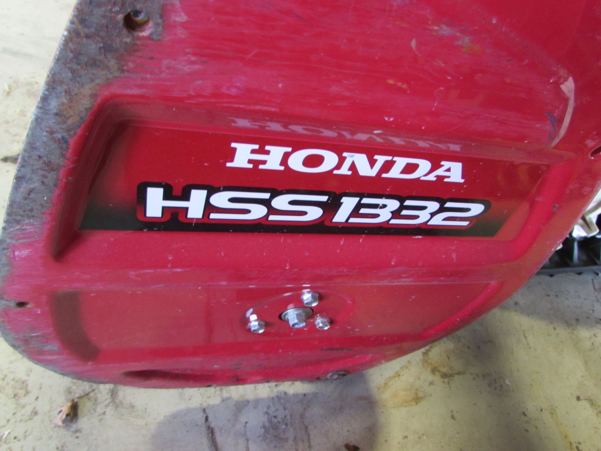 2012 HONDA HSS1332 TRACK SNOWBLOWER C/W 31.9" CLEARING WIDTH, 21.7" CLEARING HEIGHT, 198 DEGREE - Image 2 of 2