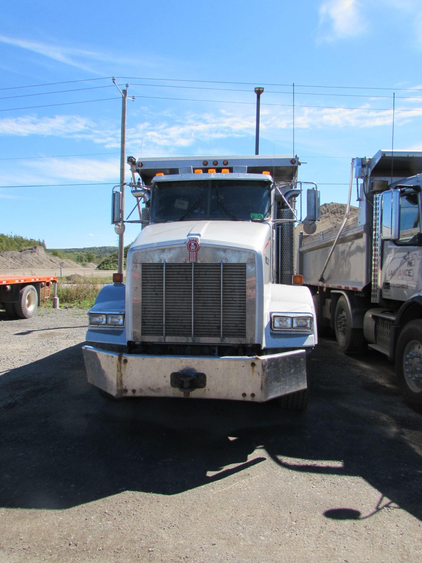 2007 KENWORTH T-800 TANDEM AXLE DUMP TRUCK C/W 6X4 DRIVELINE, 10.3L CATERPILLAR C-10 DIESEL 320HP