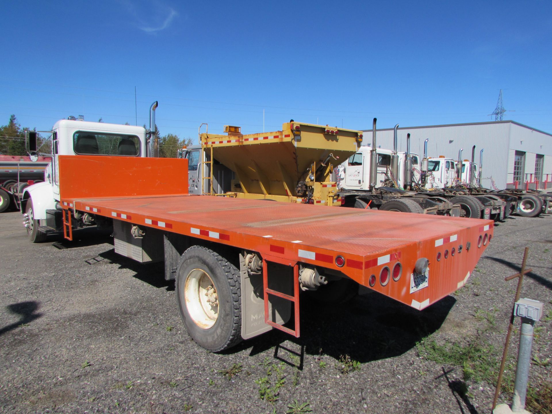 2004 PETERBILT PB-330 SINGLE AXLE FLATBED TRUCK C/W PACCAR PX-7 325 HP ENGINE, EATON FULLER 6- - Image 3 of 5