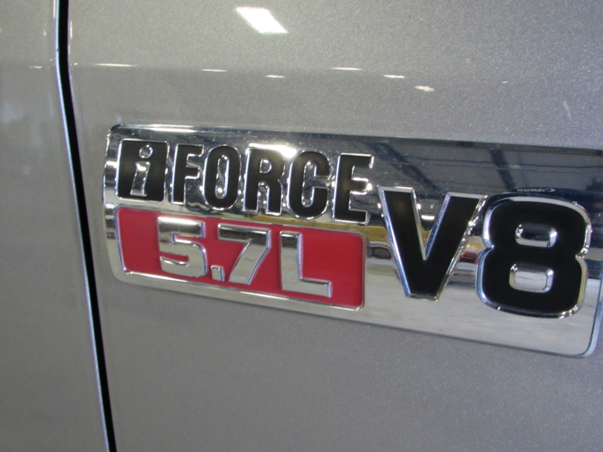 2008 TOYOTA TUNDRA SR-5 PICK UP C/W 4-DOOR CREW CAB, 5.7L I-FORCE V8 ENGINE, 4X4, BOX LINER, RUNNING - Image 2 of 4