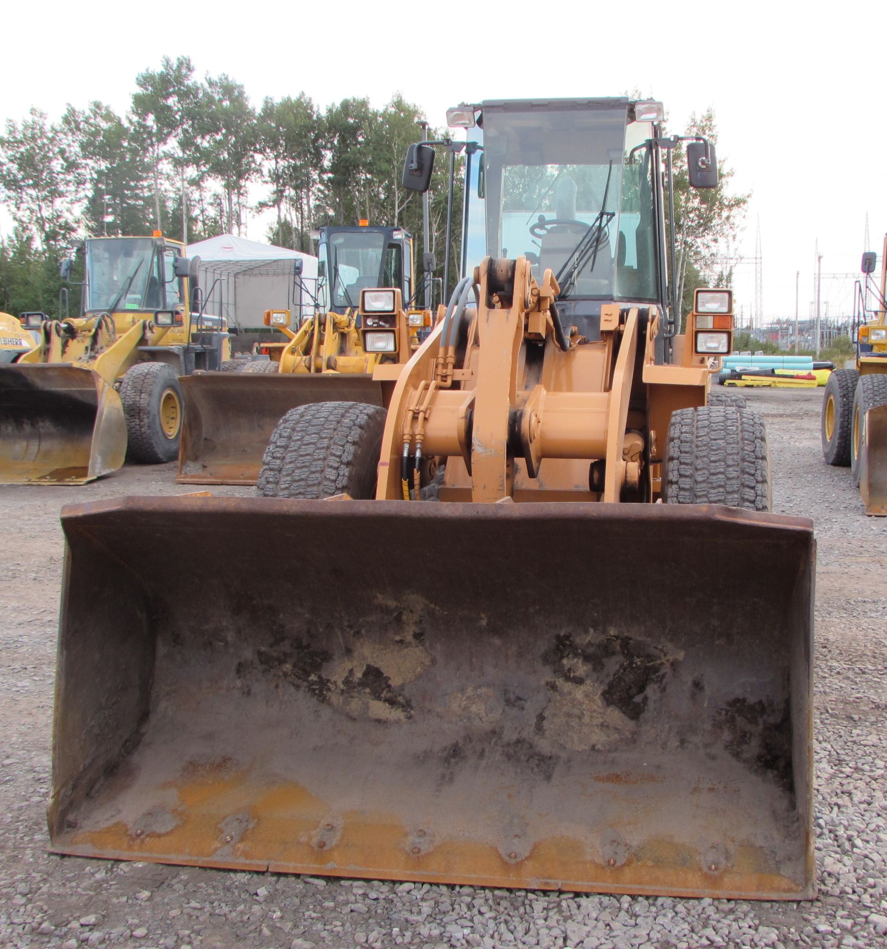 1995 CASE 721B WHEEL LOADER C/W 6 CYLINDER CASE 6T-830 140 HP ENGINE, APPROX. 12,356 HRS (SHOWING ON - Image 2 of 7