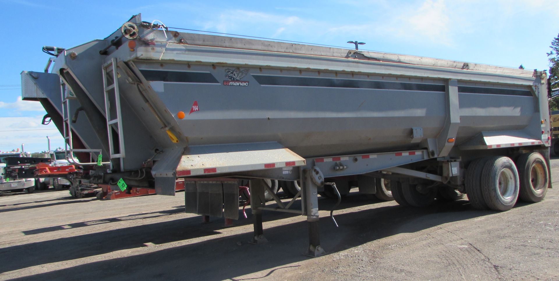 2008 MANAC TANDEM AXLE END DUMP TRAILER C/W AIR RIDE SUSPENSION VIN #2M542085X86116576