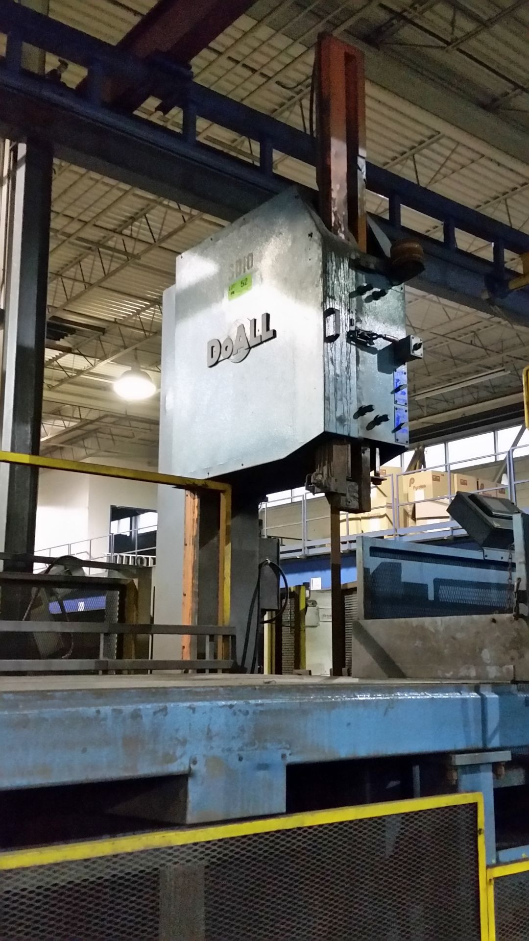 DOALL (2011) D900 DIAMOND BAND SAW WITH 35" THROAT, 35" WORK HEIGHT, 1.25"