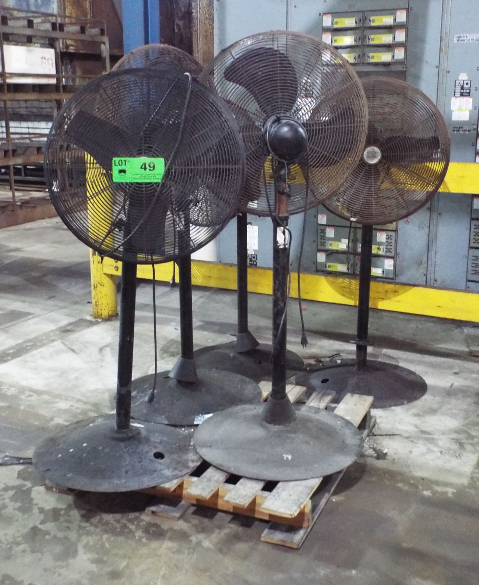 LOT/ PEDESTAL SHOP FANS