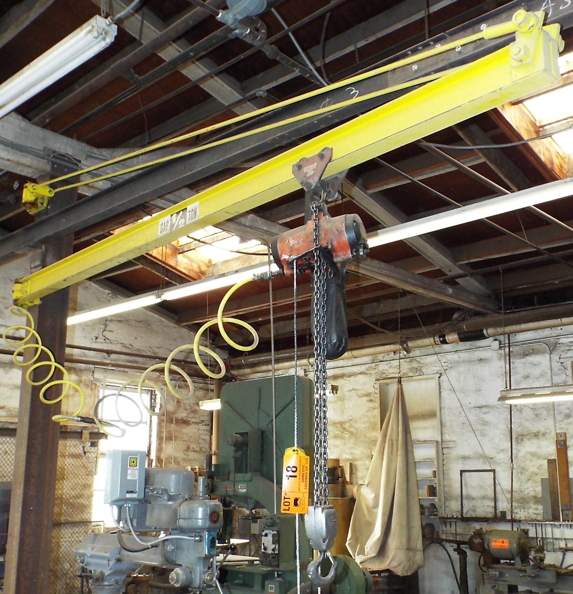 1/2 TON CAP. JIB ARM WITH 22OOLB. PNEUMATIC HOIST (CI)