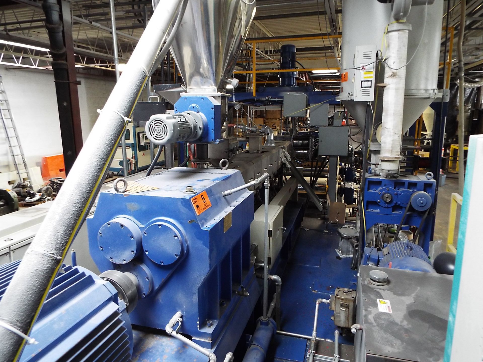 QINGDAO XINDACHENG (2007) 15-36 (7) ZONE PARALLEL TWIN SCREW PLASTIC EXTRUDER WITH 300KG OUTPUT,