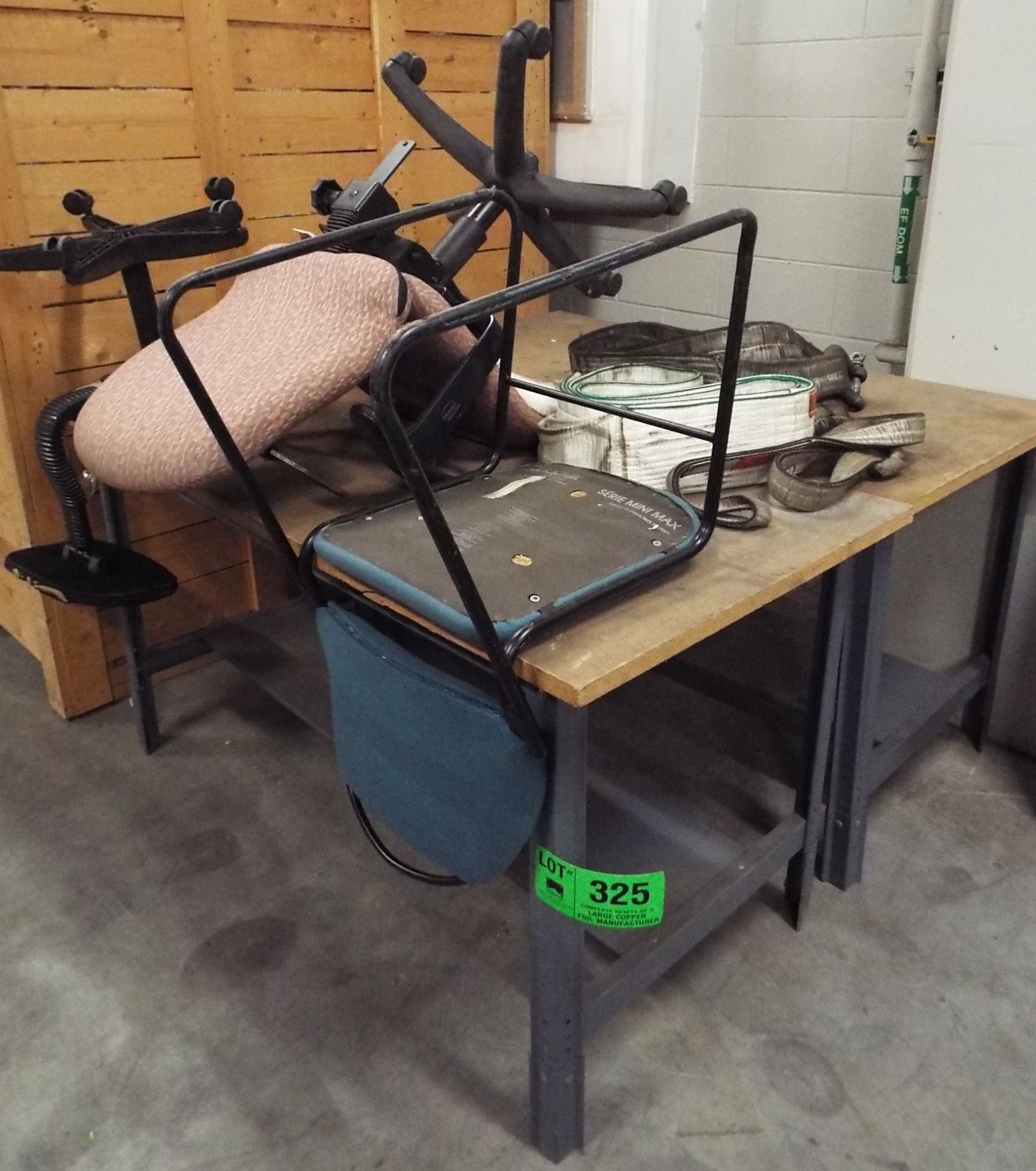 LOT/ WORK BENCHES AND CHAIRS