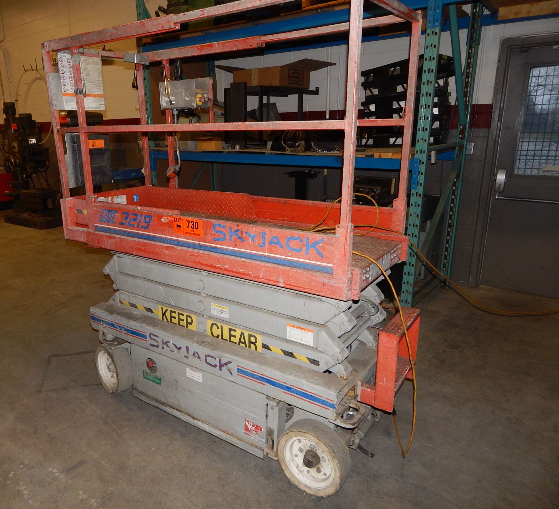 SKYJACK SJII 3219 SCISSOR LIFT WORK PLATFORM