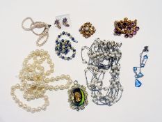 Quantity of costume jewellery to include