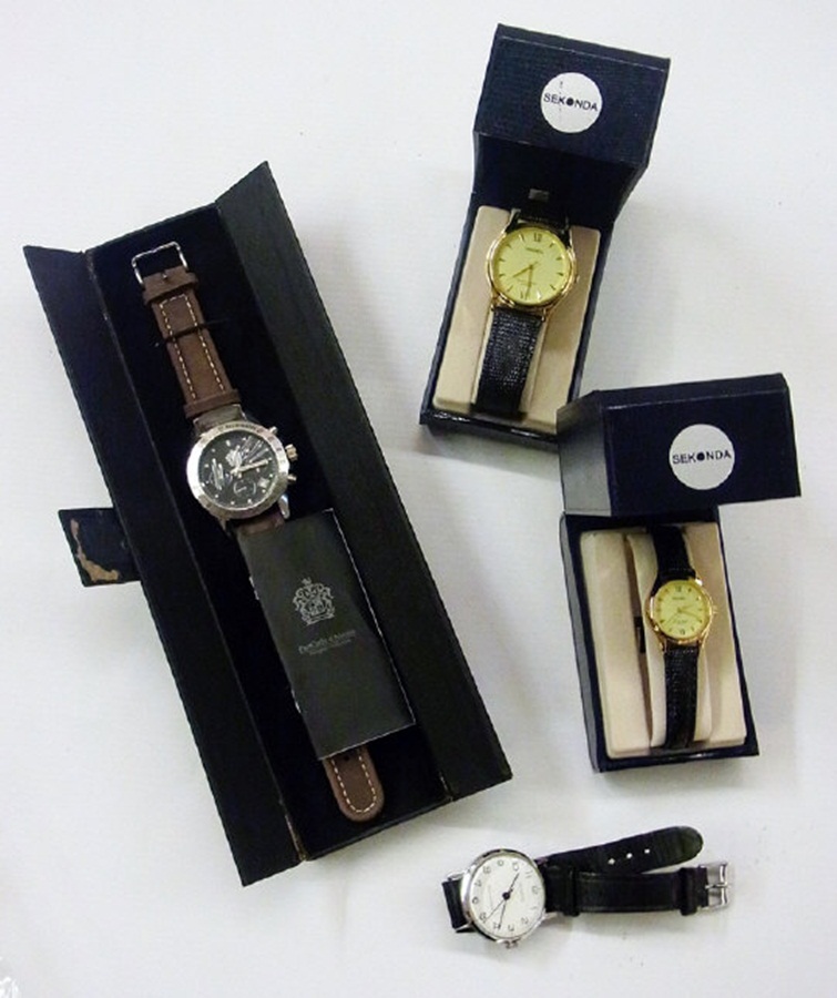 Gent's Sekonda wristwatch, matching lady