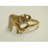 14ct gold ring in the form of an elephan