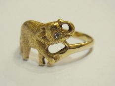 14ct gold ring in the form of an elephan