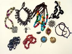 A quantity of costume jewellery to inclu