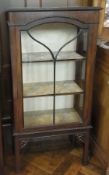 Mahogany display cabinet having ribband