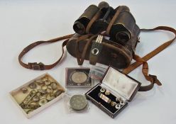 Quantity of military buttons and badges,