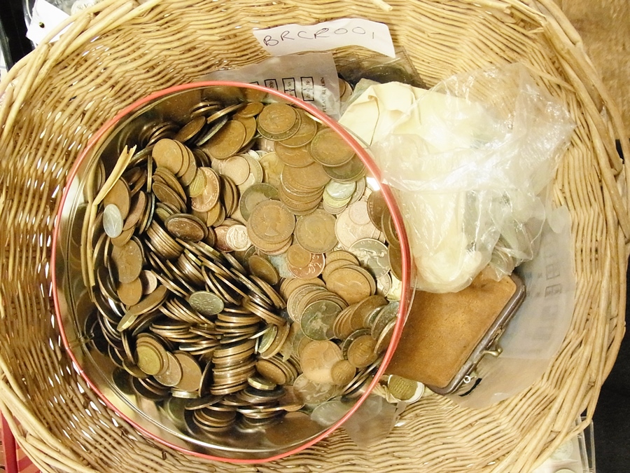 Large quantity of coins, principally cop